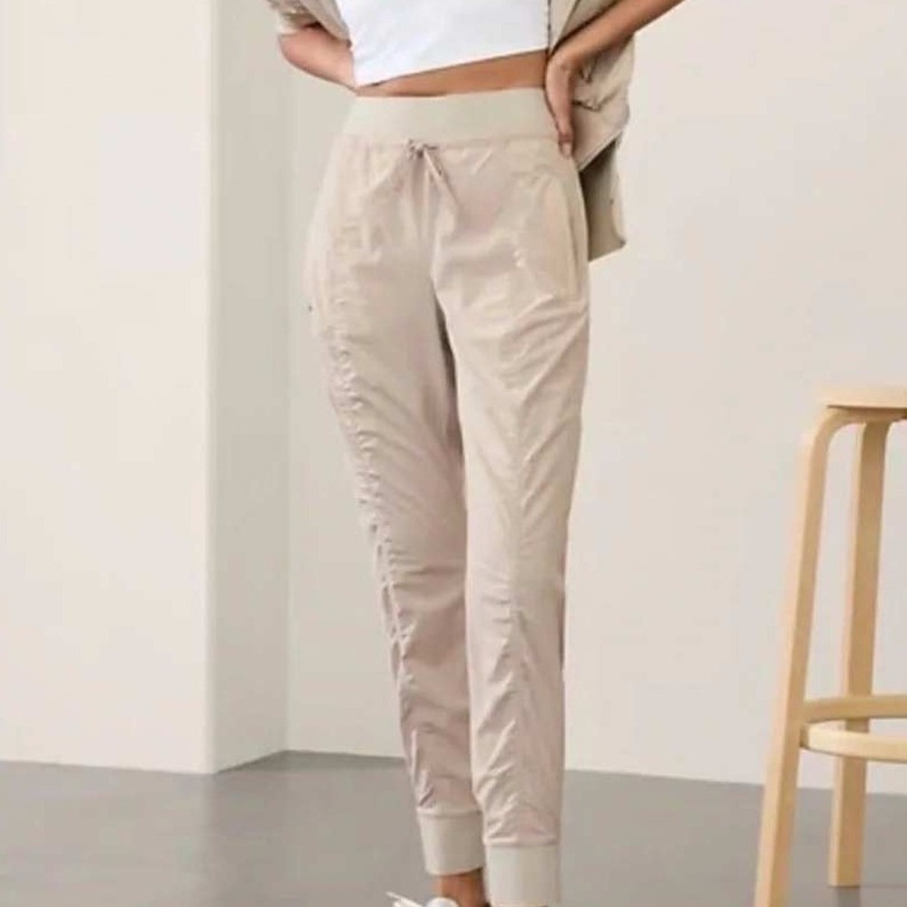 Athleta Attitude Jogger Pants Women 8 Tan Beige Ruched Tapered Active Travel